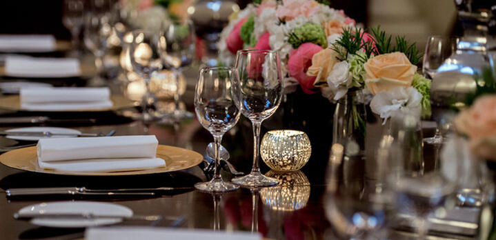 Table setting with flowers 