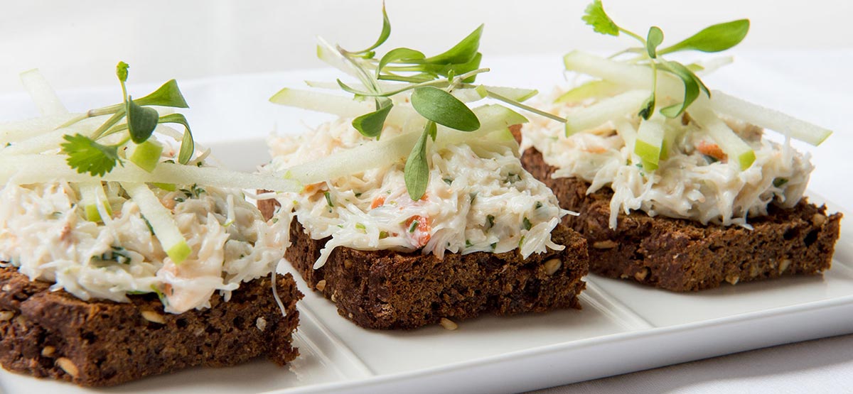 crab served on brown bread