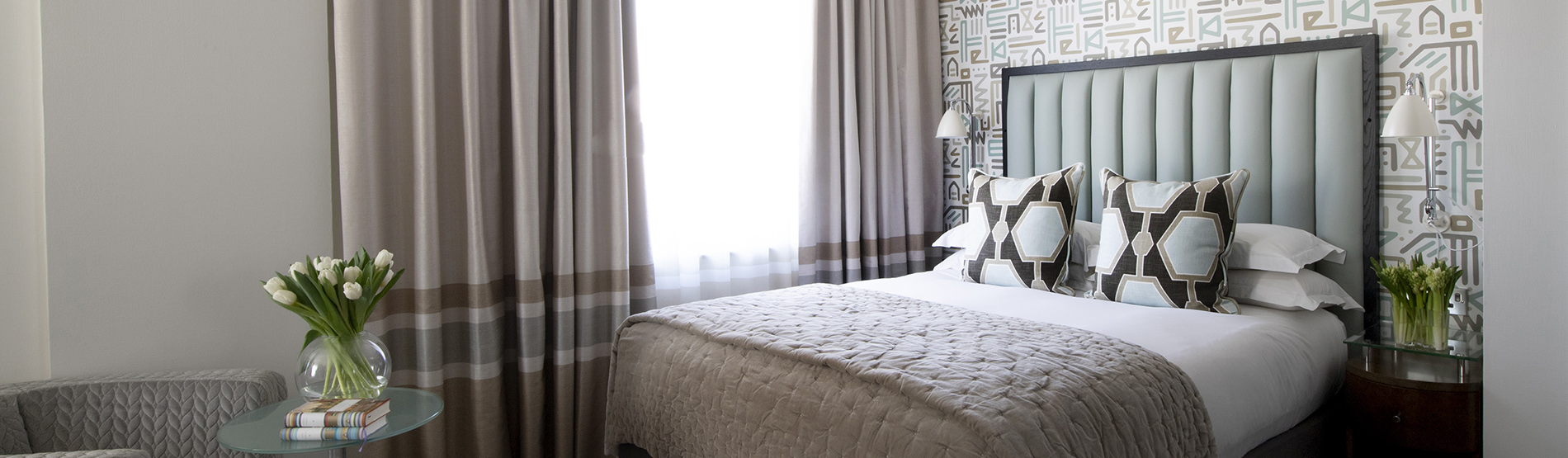 Deluxe Room 1 Queen Bed