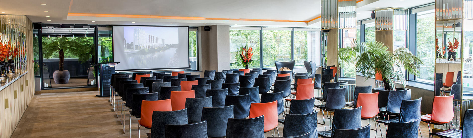 Meeting room with chairs and projector screen