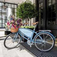 Pashley bike in Kensington blue parked at the front of The Kensington hotel in London